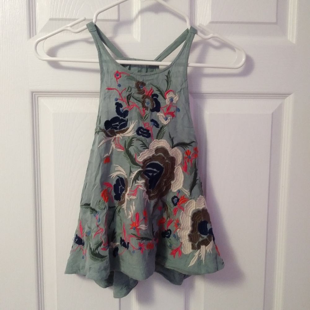 NWOT Kimchi Blue embroidered 360 tank top - Picture 3 of 6